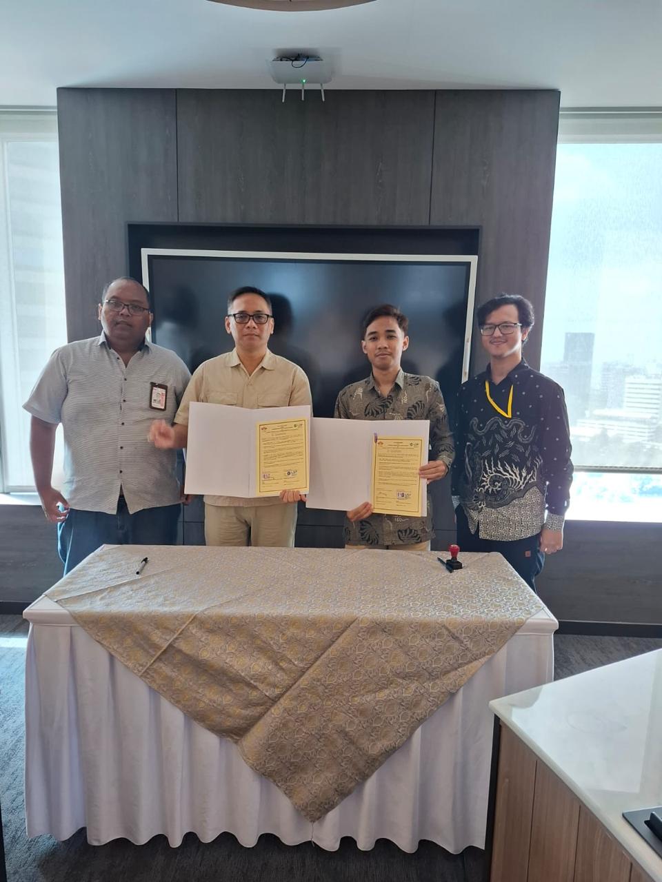 Penandatanganan Nota Kesepahaman (MoU) antara LSP TRI dan Universitas Internasional Semen Indonesia (UISI)